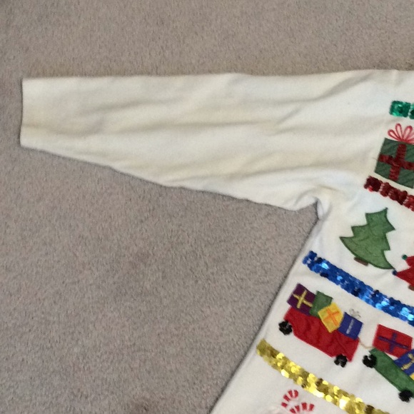 Christmas top by Cedars - Picture 3 of 5